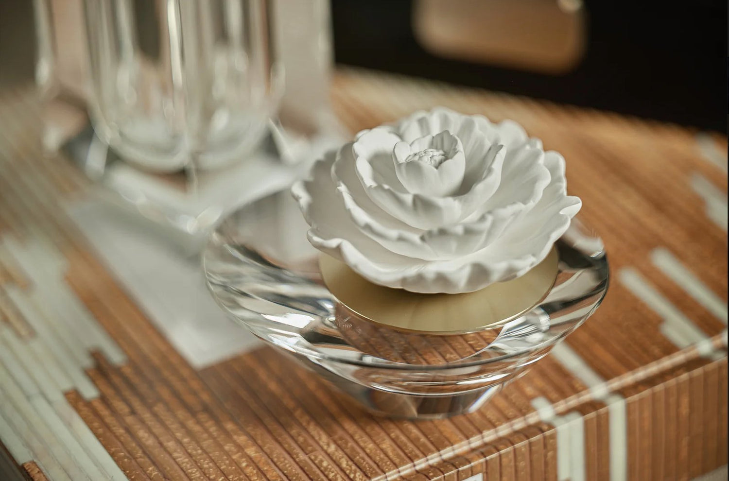 flower porcelain diffuser with glass jar 