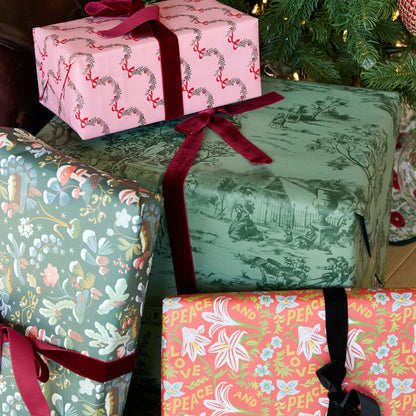 gift wrapping gifts