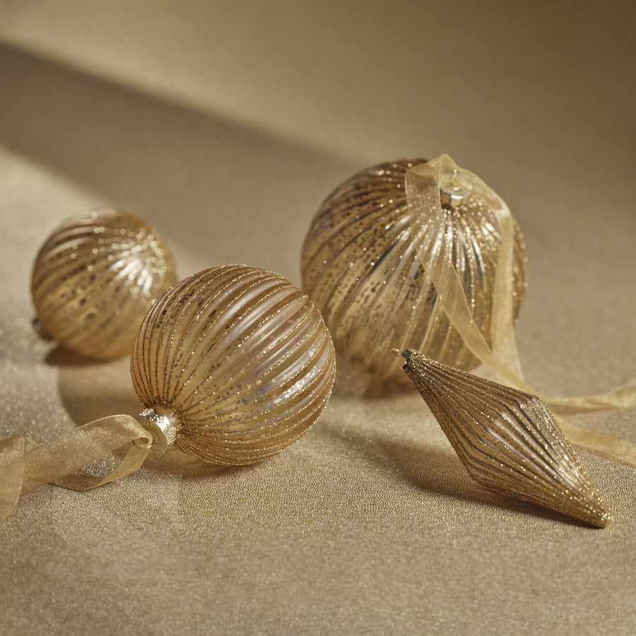 Antique Ribbed Ornament - Matte Gold