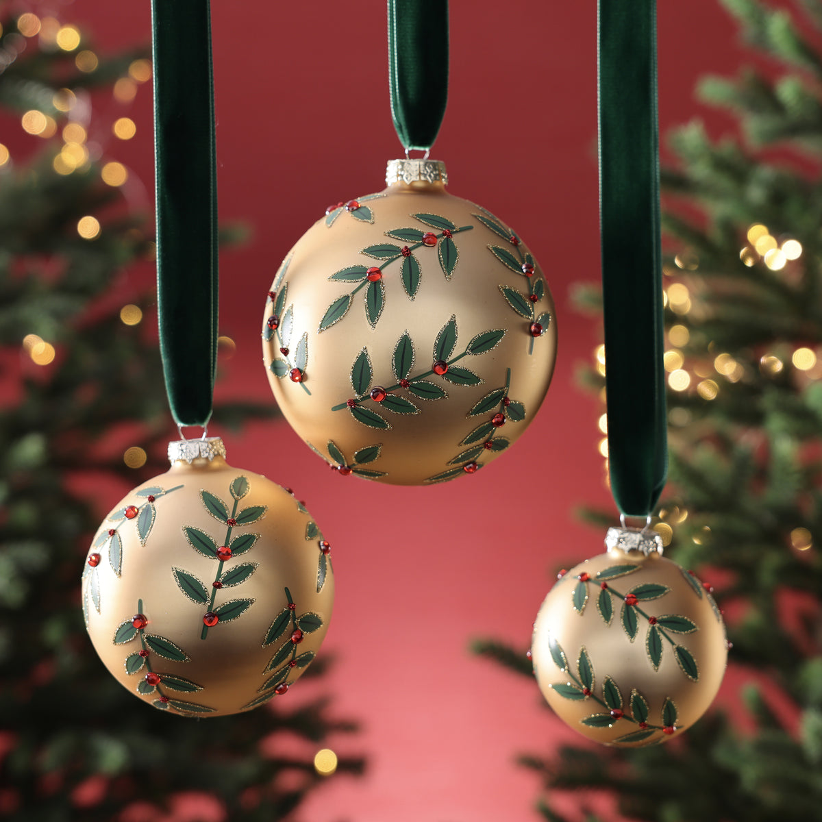 Leaf Pattern Glass Ball Ornament