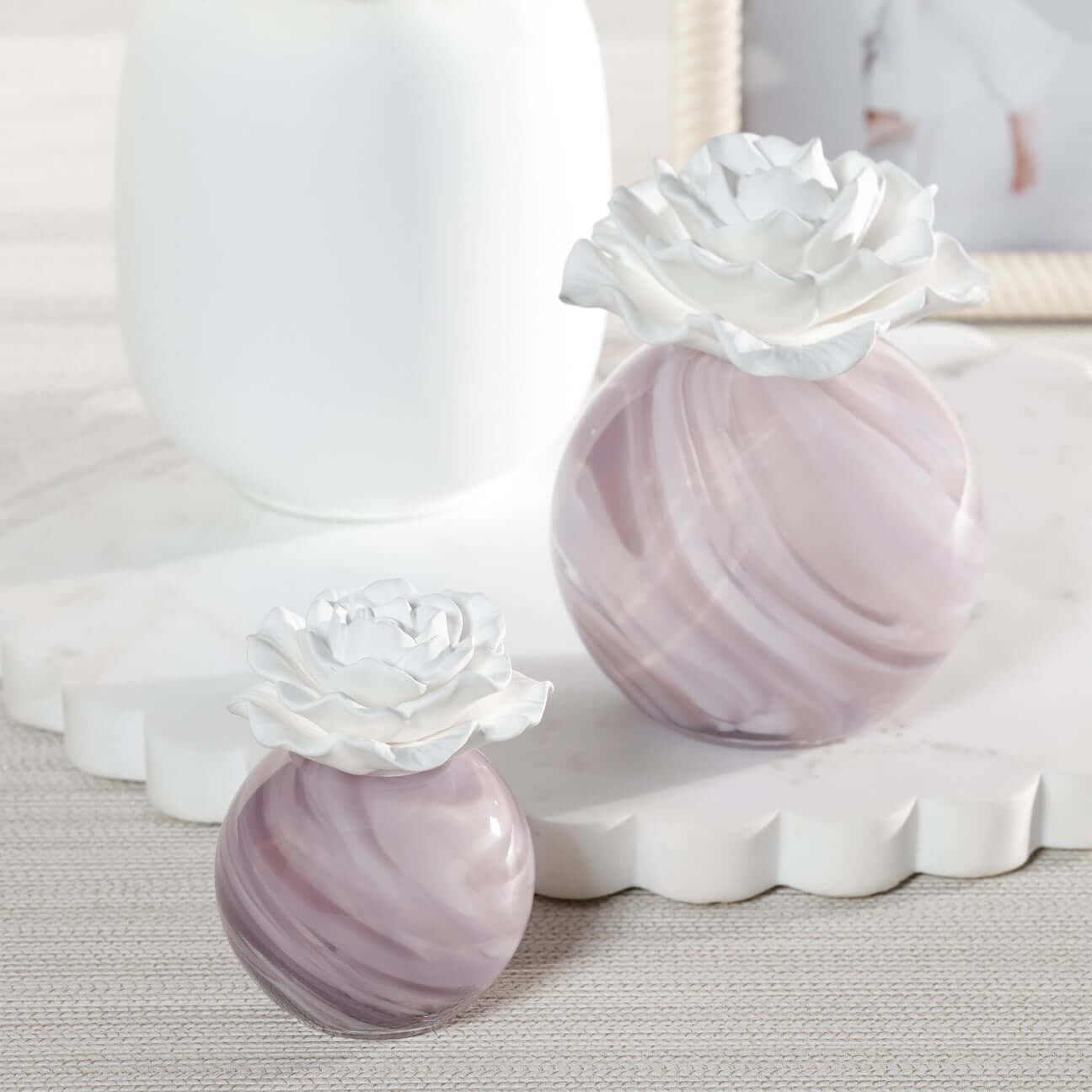 Petals Porcelain Diffuser - Small in marbled glass with a ceramic flower, designed for elegance and fragrance release.