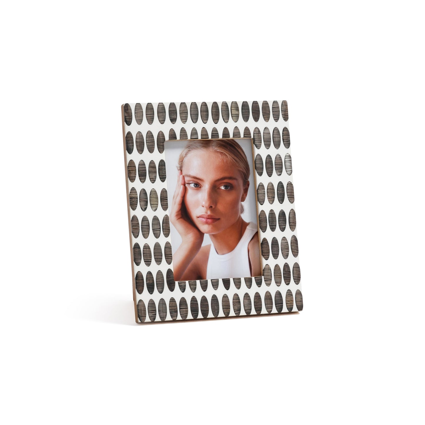 Sahara White Resin with Oval Chiseled Horn Photo Frame