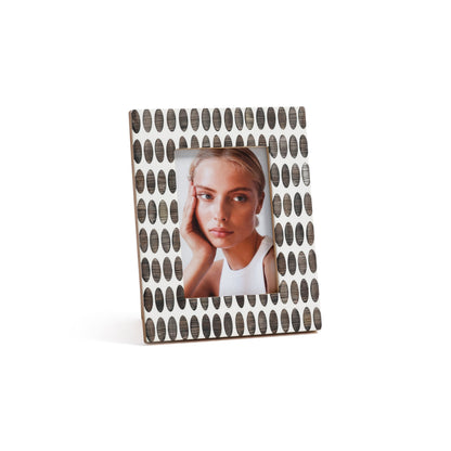 Sahara White Resin with Oval Chiseled Horn Photo Frame