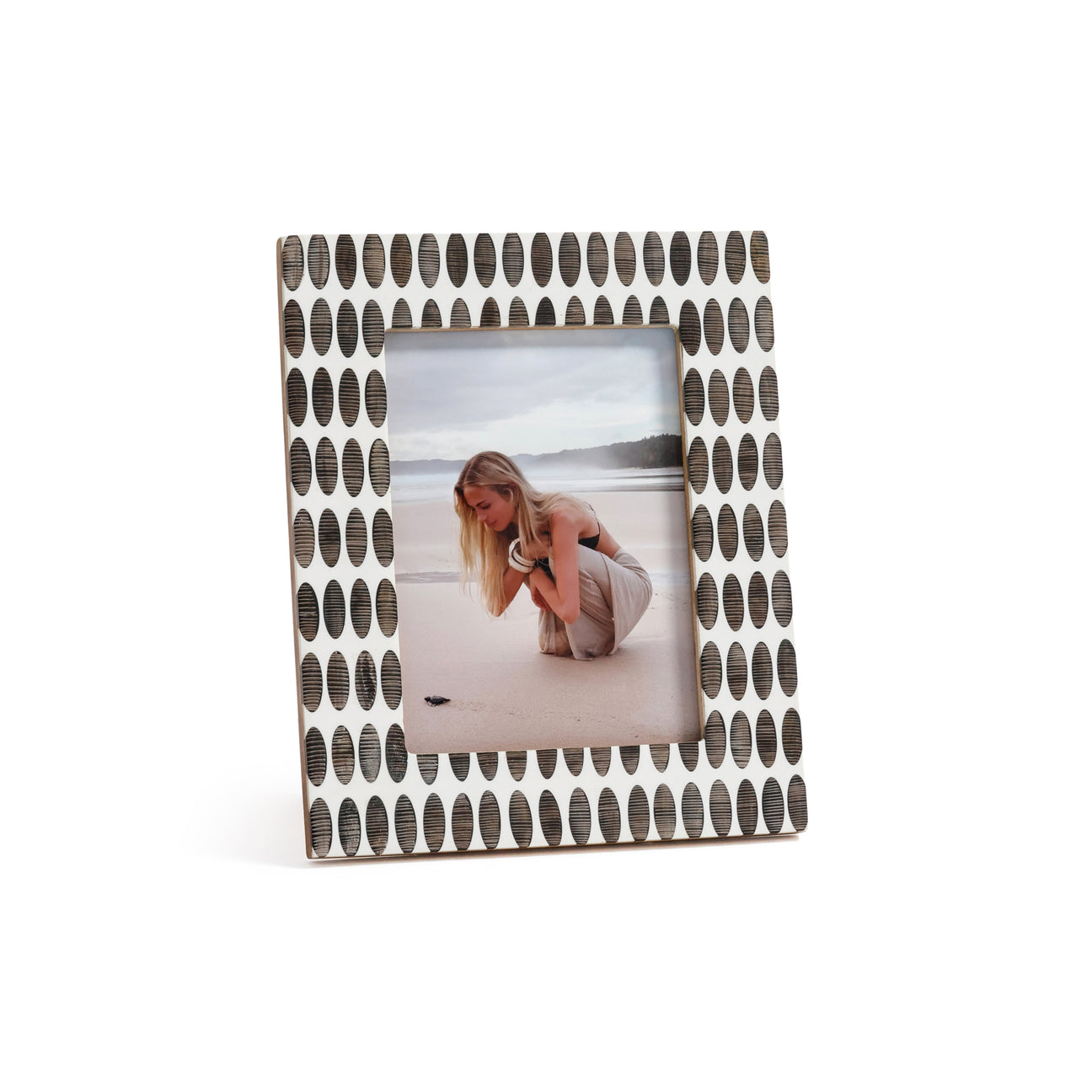 Sahara White Resin with Oval Chiseled Horn Photo Frame