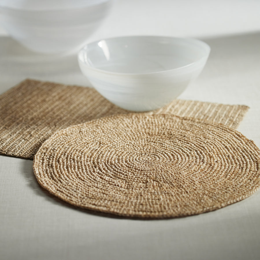Crochet Palm Raffia Placemat – CARLYLE AVENUE