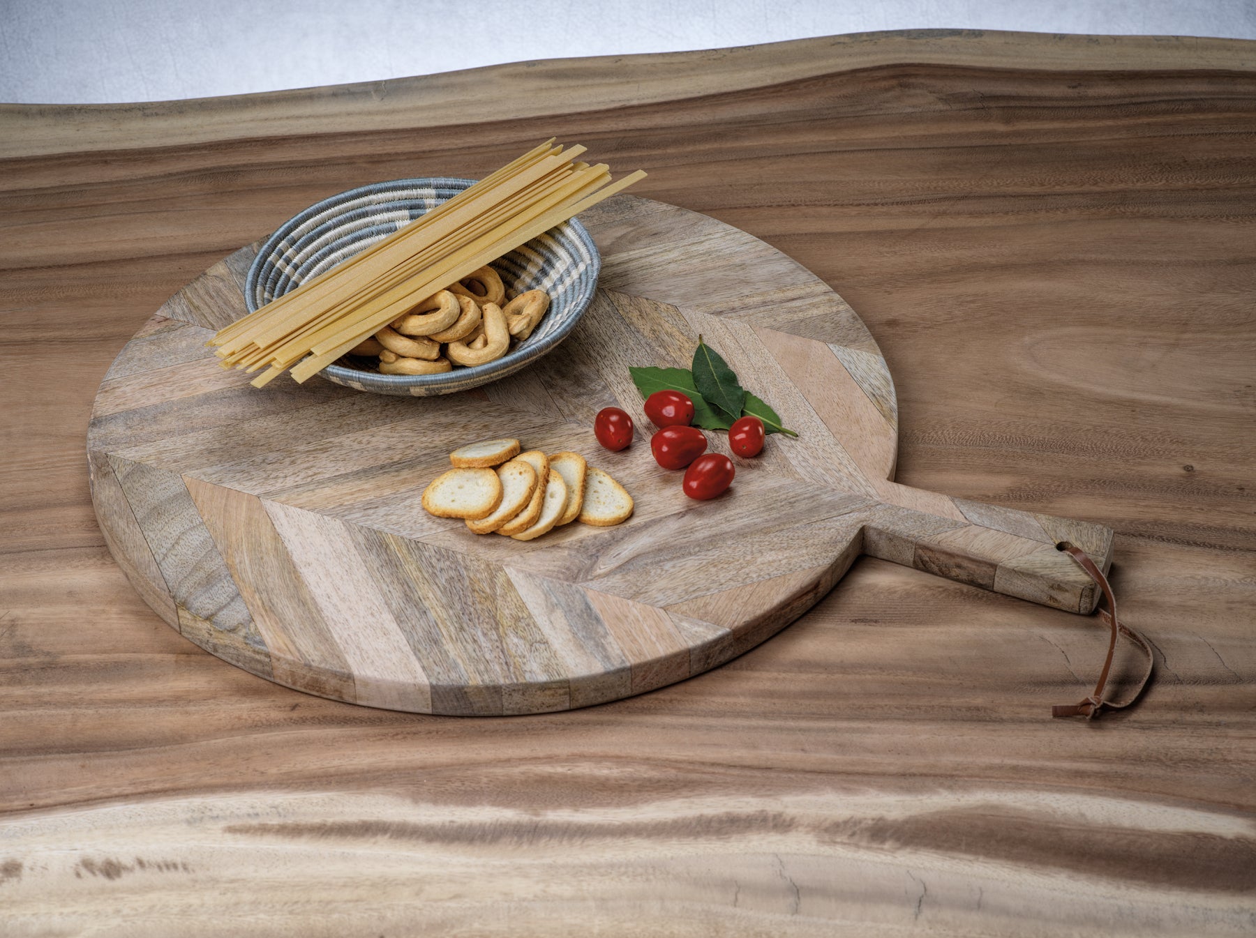Mango Wood Charcuterie / Pizza Board - CARLYLE AVENUE